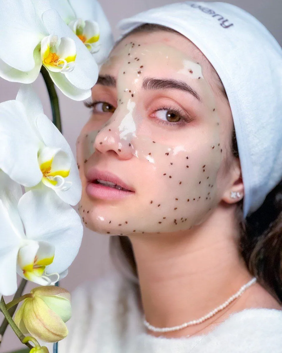لایه‌برداری و پاک‌سازی پوست در فیشال کلینیک لمون